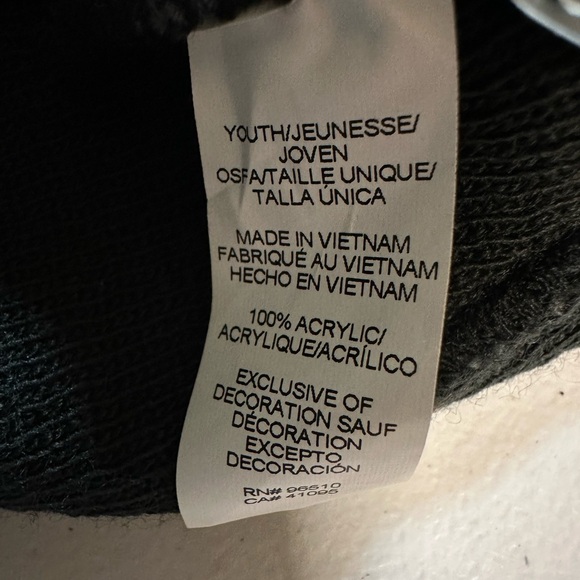 Under Armour Grey/Black Beanie NWT - Picture 3 of 4